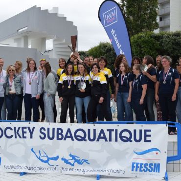 hockeysub-podiumD1F-2022